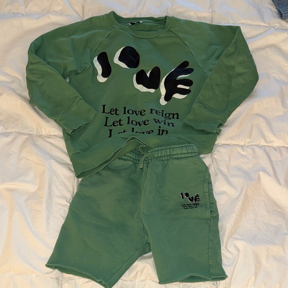 Green Kids Sweatshirt & Shorts Set - Love Graphic